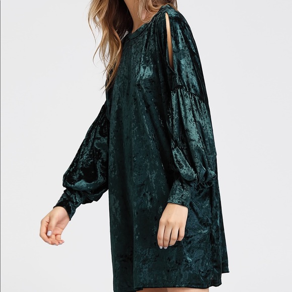🆕🍒Green crushed velvet split bell sleeve tunic - Picture 3 of 6